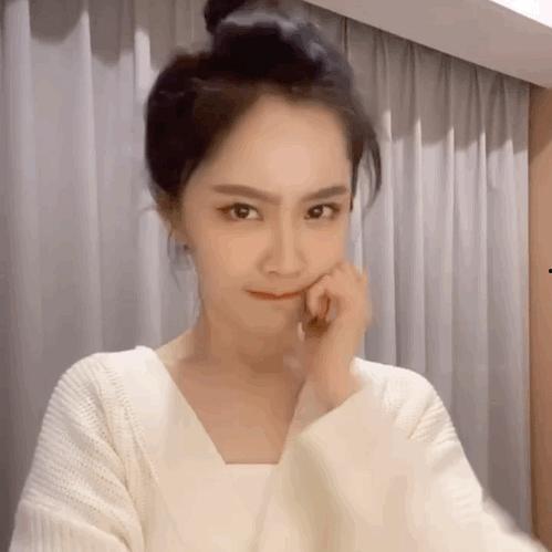 追星吃瓜张新成,从追星到吃瓜，娱乐圈的青春偶像之路