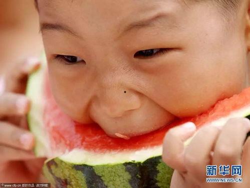 吃瓜表情小孩是谁,网络红人背后的故事